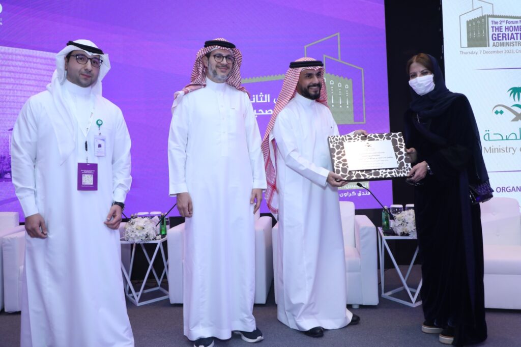 اتفاقية تعاون بين فريق “فخر زايد التطوعي” وجمعية الإمارات لرعاية وبر الوالدين