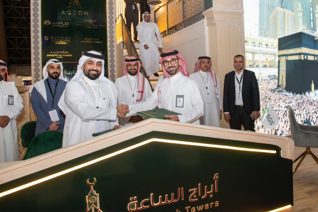 أبراج الساعة تعتمد مبادرة “سافر بلا حقيبة”