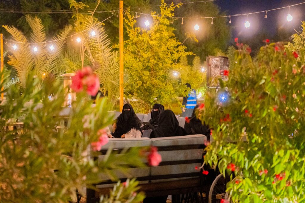 “رحلات الخير” تستضيف مرضى الزهايمر وأسرهم في جمعية ألزهايمر