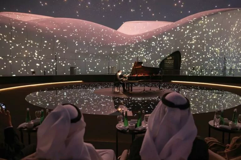 خالد بن محمد بن زايد يشهد حفل افتتاح متحف “تيم لاب فينومينا أبوظبي” للفنون الرقمية في المنطقة الثقافية في السعديات