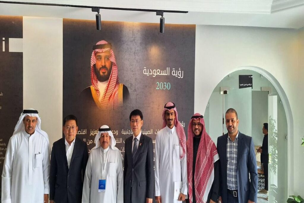 ‏مكتب حسن القرني للمحاماة يستضيف وفداً صينياً لتعزيز التعاون القانوني والاستثماري”