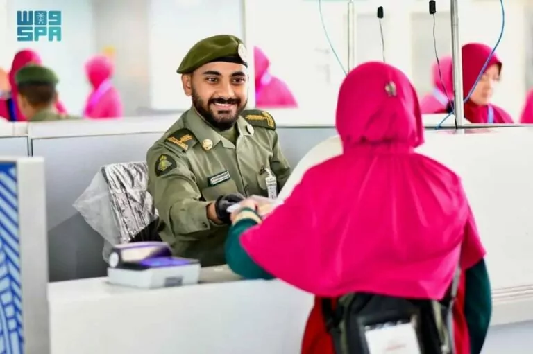 جوازات-المدينة-المنورة-تستقبل-أولى-رحلات-ضيوف-الرحمن-القادمين-من-الصين-لأداء-فريضة-الحج