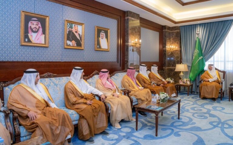 الأمير-سعود-بن-طلال-يستقبل-رئيس-وأعضاء-مجلس-إدارة-غرفة-الأحساء