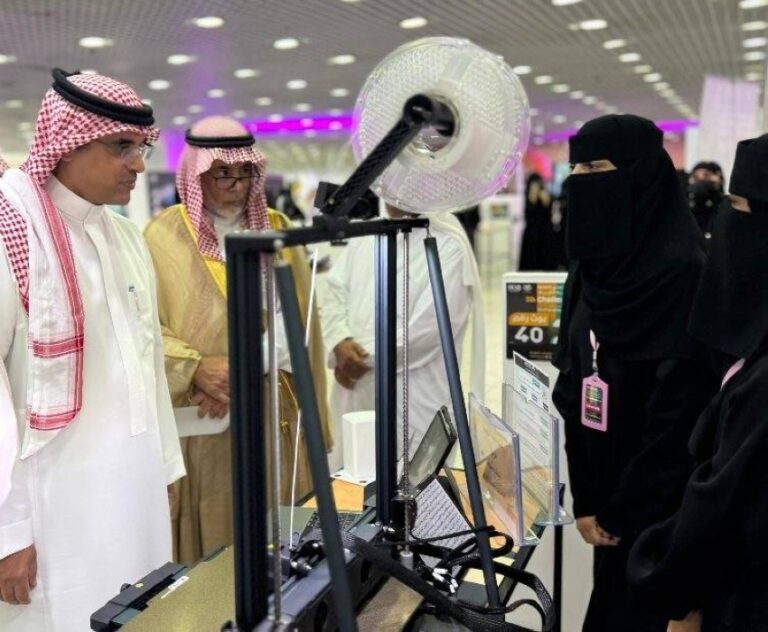 الغامدي-يفتتح-منافسات-تحدي-الطباعة-ثلاثية-الأبعاد-بالطائف
