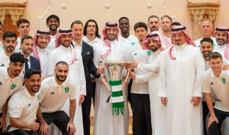 ولي-العهد-يستقبل-وزير-الرياضة-ورئيس-اتحاد-كرة-القدم-ورئيس-وأعضاء-مجلس-إدارة-النادي-الأهلي-ولاعبي-فريق-كرة-القدم-بمناسبة-تحقيقهم-بطولة-دوري