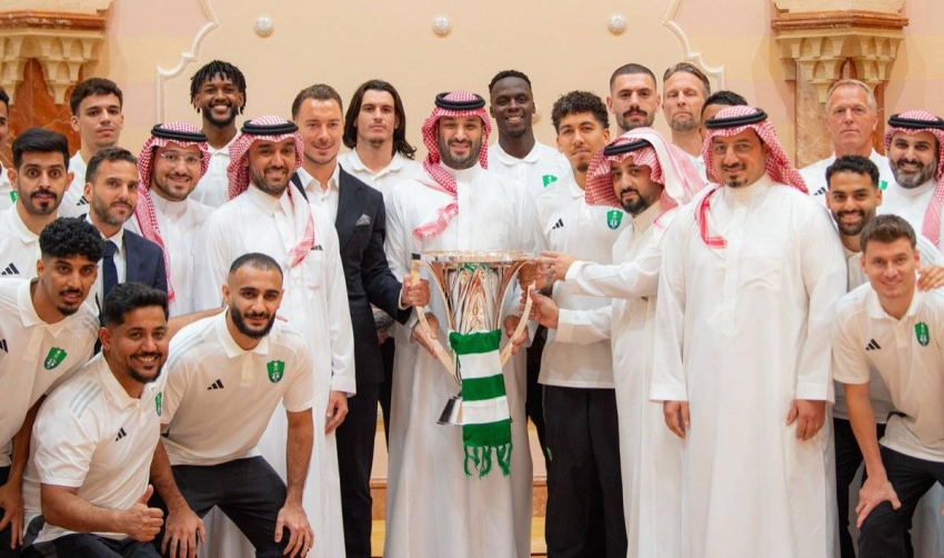 ولي-العهد-يستقبل-وزير-الرياضة-ورئيس-اتحاد-كرة-القدم-ورئيس-وأعضاء-مجلس-إدارة-النادي-الأهلي-ولاعبي-فريق-كرة-القدم-بمناسبة-تحقيقهم-بطولة-دوري