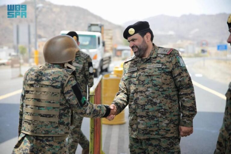 العنزي-يتفقّد-قوات-الأفواج-بمنطقتي-جازان-وعسير