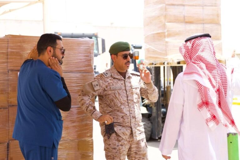 قيادة-القوات-المشتركة-تواصل-تسيير-القوافل-المحملة-بالأدوية-والمستلزمات-الطبية-للأشقاء-في-اليمن