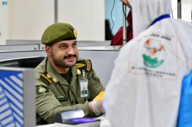 جوازات-مطار-المدينة-تستقبل-أولى-رحلات-حجاج-النيجر