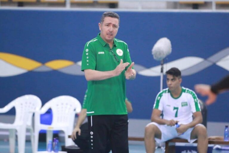 التونسي-محمد-بن-الشيخ-يشرف-على-تدريب-المنتخب-الاول-لكرة-الطائرة