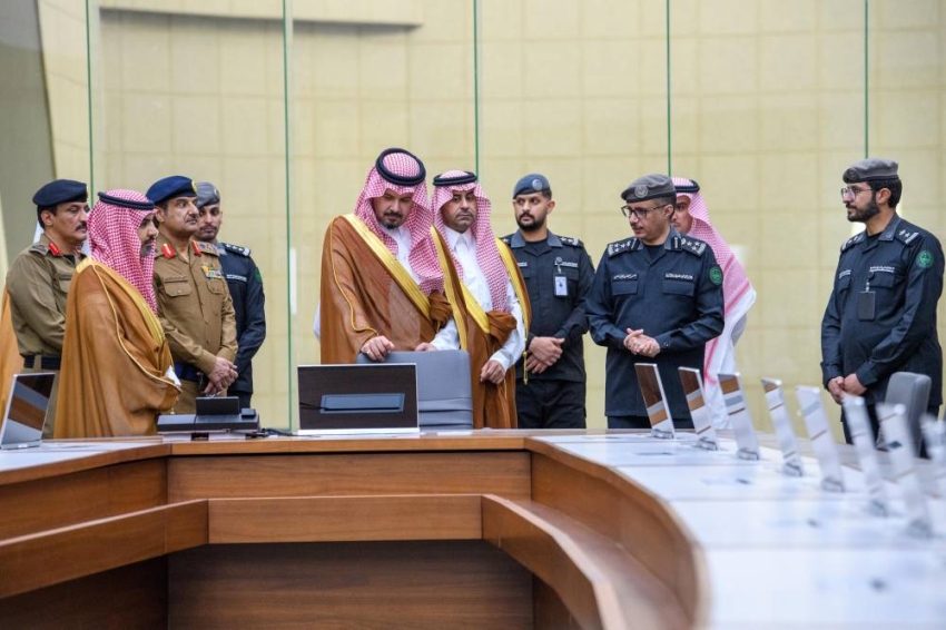 أمير-المدينة-يتفقد-مركز-العمليات-الأمنية-الموحدة-(911)