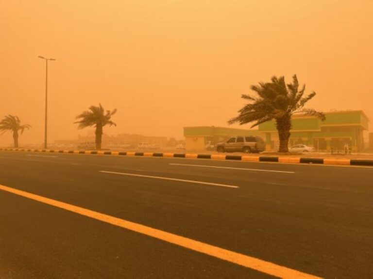 أتربة-مثارة-على-أجزاء-من-المنطقة-الشرقية-خلال-ساعات-المساء