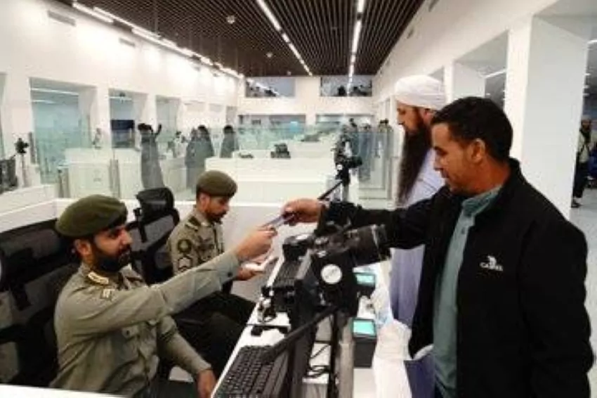 الجوازات:-إجمالي-الحجاج-القادمين-من-خارج-المملكة-عبر-المنافذ-الدولية-(890,883)-حاجًا