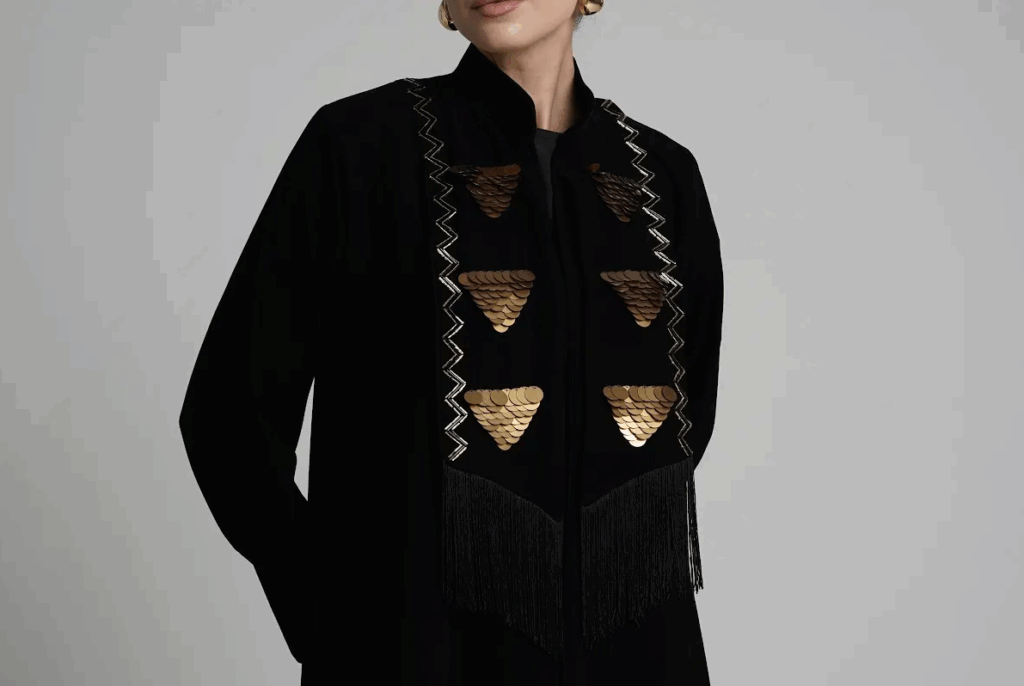 عبايات فاخرة مستوحاة من الثقافة السعودية من متجر سكب لاين 