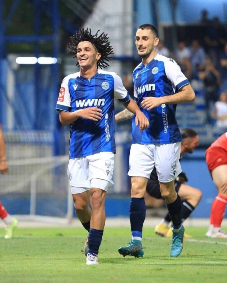 عبدالملك-الجابر.-يعود-لدياره-من-بوابة-نادي-النصر
