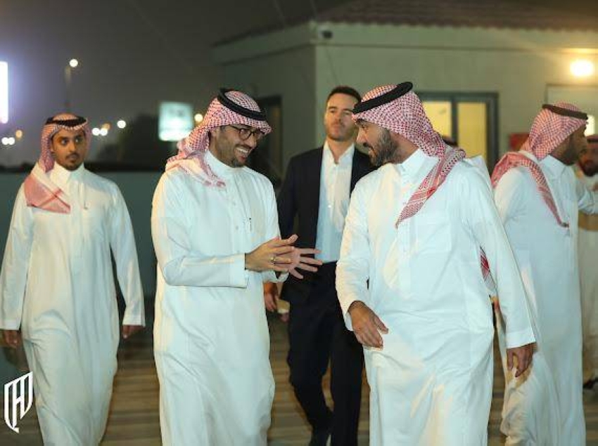 وزير-الرياضة-يزور-مرافق-وأكاديمية-وملاعب-السيدات-في-نادي-القادسية
