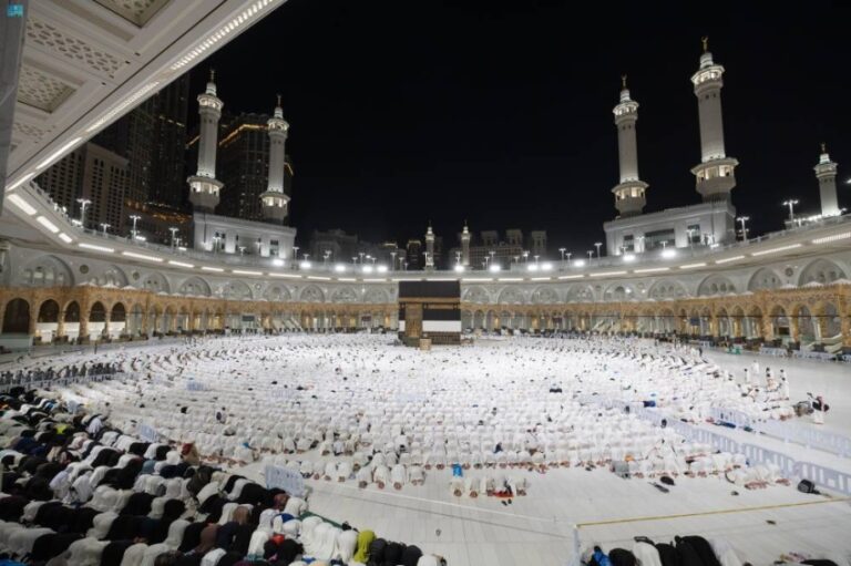ضيوف-الرحمن-يؤدون-طواف-الإفاضة-بأجواء-إيمانية