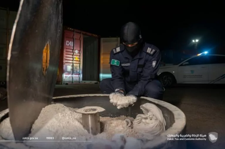 الزكاة-والضريبة-والجمارك-في-ميناء-جدة-الإسلامي-تُحبط-تهريب-من-1.7-مليون-حبة-من-الإمفيتامين