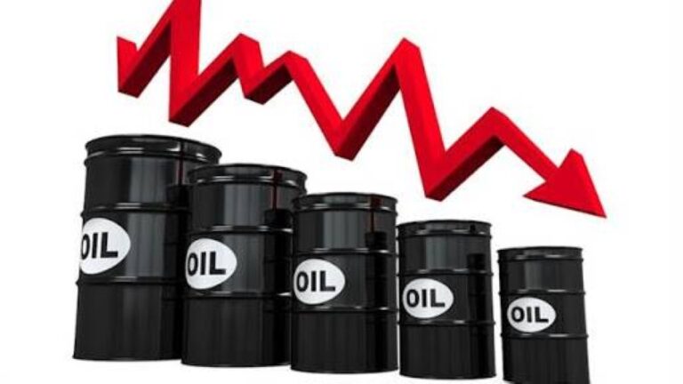 انخفاض-أسعار-النفط-بأكثر-من-دولارين