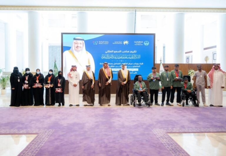 أمير-الباحة-يكرم-لاعبي-نادي-ذوي-الإعاقة-بالمنطقة
