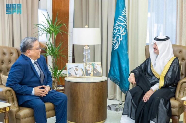 أمير-المنطقة-الشرقية-يستقبل-السفير-الفلبيني-لدى-المملكة