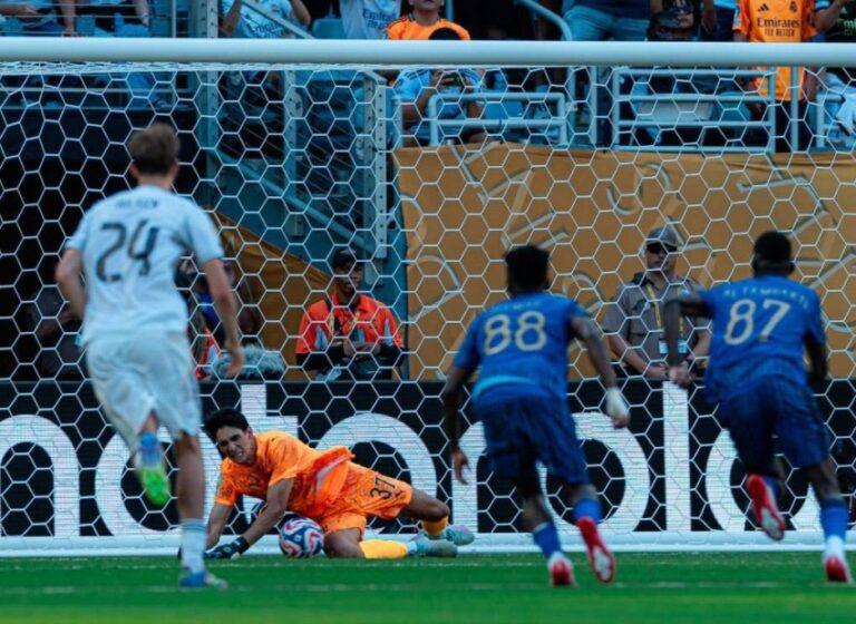 الهلال-«بونو»-أحرج-الريال-بنجومه