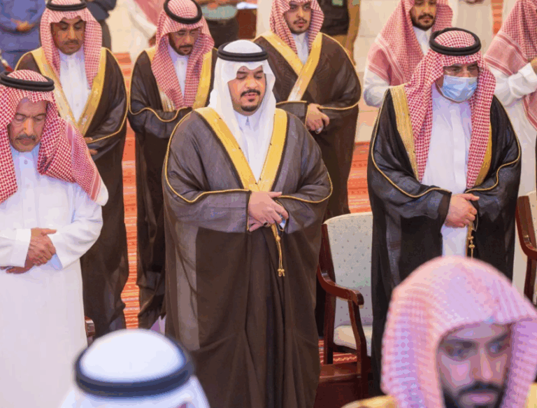 نائب-أمير-الرياض-يؤدي-صلاة-الميت-على-الأمير-فيصل-بن-خالد-بن-سعود