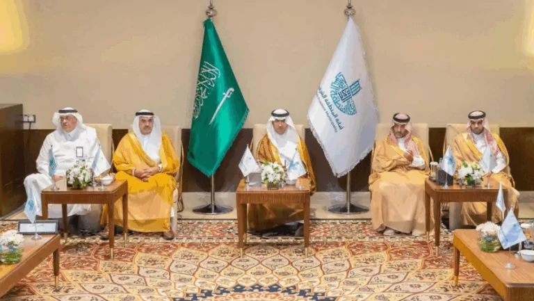 الحقيل-يتفقد-مشاريع-استثمارية-نوعية-بالشرقية-ويلتقي-مستثمرين-من-داخل-وخارج-المملكة