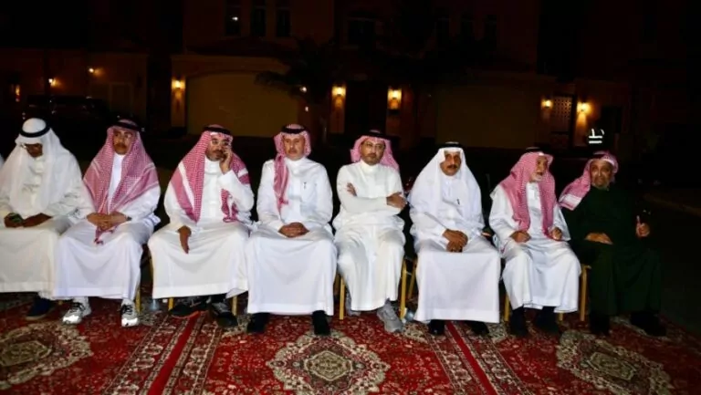 آل-باعشن-وال-باهبري-يتلقون-المعزين-في-وفاة-فقيدتهم