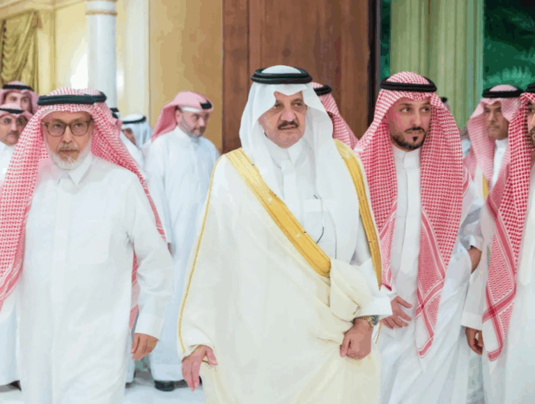 أمير-المنطقة-الشرقية-يقدم-التعازي-لأسرة-البسام