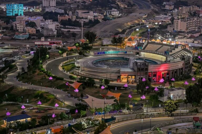 توافد-الزوار-على-المناطق-السياحية-في-الباحة-للاستمتاع-بأجواء-الصيف