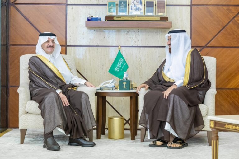 أمير-المنطقة-الشرقية-يستقبل-مدير-عام-فرع-وزارة-الشؤون-الإسلامية-ويطّلع-على-جهود-الفرع-خلال-موسم-حج-1446هـ
