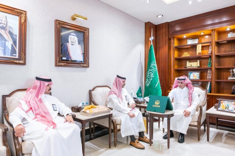 بتوجيهات-أمير-المنطقة-الشرقية-ومتابعة-سمو-نائبه-وكيل-إمارة-المنطقة-يدشّن-تفعيل-البطاقات-الرقمية-لمنسوبي-الإمارة-عبر-تطبيق-“توكلنا”