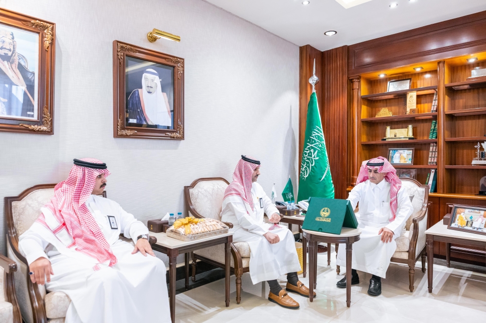 بتوجيهات-أمير-المنطقة-الشرقية-ومتابعة-سمو-نائبه-وكيل-إمارة-المنطقة-يدشّن-تفعيل-البطاقات-الرقمية-لمنسوبي-الإمارة-عبر-تطبيق-“توكلنا”