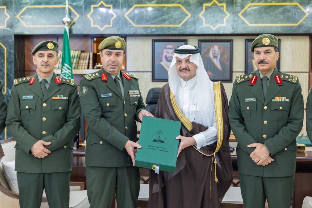 أمير-المنطقة-الشرقية-يستقبل-مدير-جوازات-المنطقة-ويشيد-بتطور-الخدمات-الرقمية-والمبادرات-التقنية