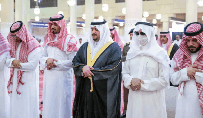 نائب-أمير-الرياض-يؤدي-صلاة-الميت-على-والدة-الأميرة-جواهر-بنت-مساعد-بن-سعود
