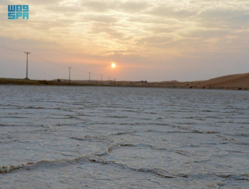 بحيرات-الملح-الطبيعي-تتجلى-في-بلدة-العوشزية-بعنيزة