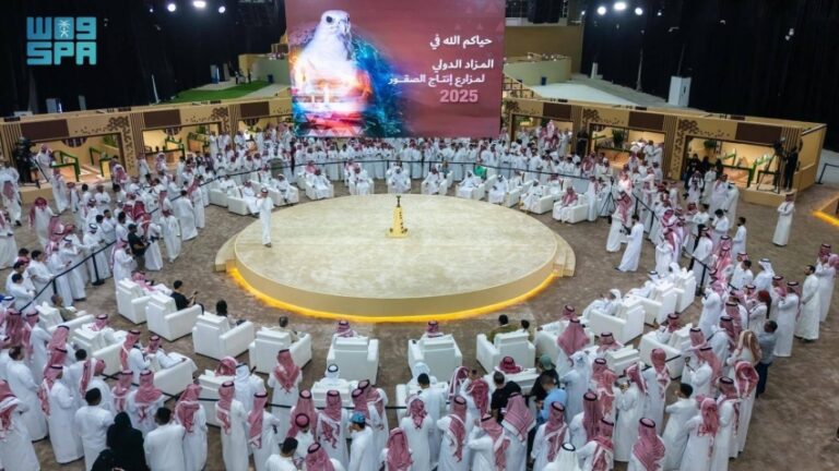 المزاد-الدولي-لمزارع-إنتاج-الصقور.-منصة-عالمية-للشراكات-الإستراتيجية-بين-المنتجين-والصقارين