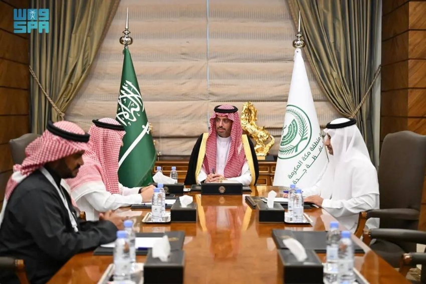 ابن-جلوي-يطلع-على-الاستعدادات-الخاصة-ببطولة-جدة-لكرة-القدم