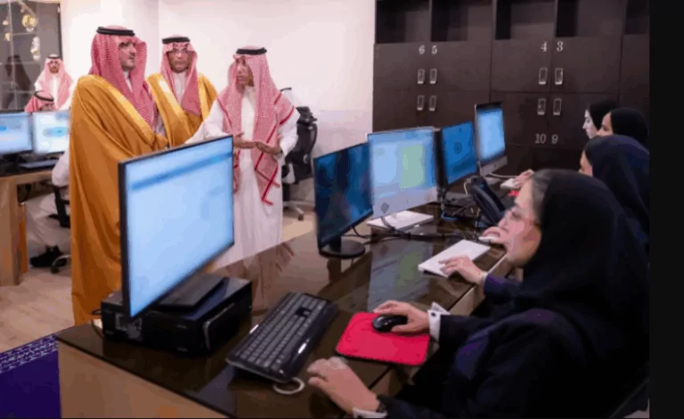 الأمير-عبدالعزيز-بن-سعود-يتابع-سير-العمل-في-وكالة-وزارة-الداخلية-للأحوال-المدنية