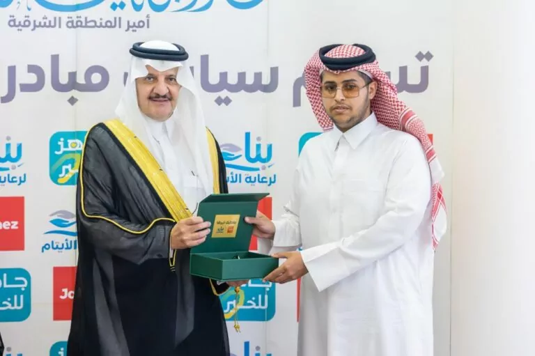 أمير-الشرقية-يسلم-10-سيارات-للأيتام-واليتيمات-من-مستفيدي-جمعية-بناء