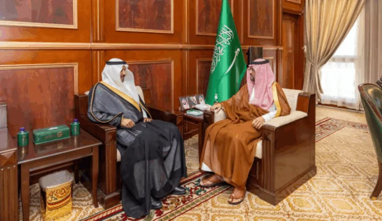 نائب-أمير-حائل-يطلع-على-أعمال-فرع-وزارة-التجارة-بالمنطقة