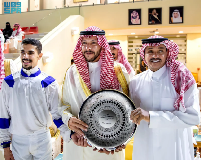 محافظ-الطائف-يتوّج-الجواد-وقتك-بكأس-إمارة-منطقة-مكة-المكرمة