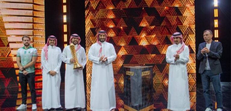 ولي-العهد-يتوج-فالكونز-بكأس-العالم