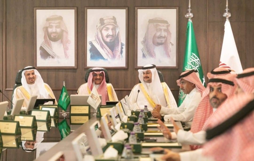 أمين-الأحساء-ووكيل-الوزارة-يطلعان-على-الاستوديو-التصميمي