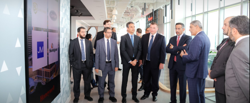 وزير-الصناعة-يستكشف-تطوير-المدن-الذكية-مع-honeywell-الأمريكية