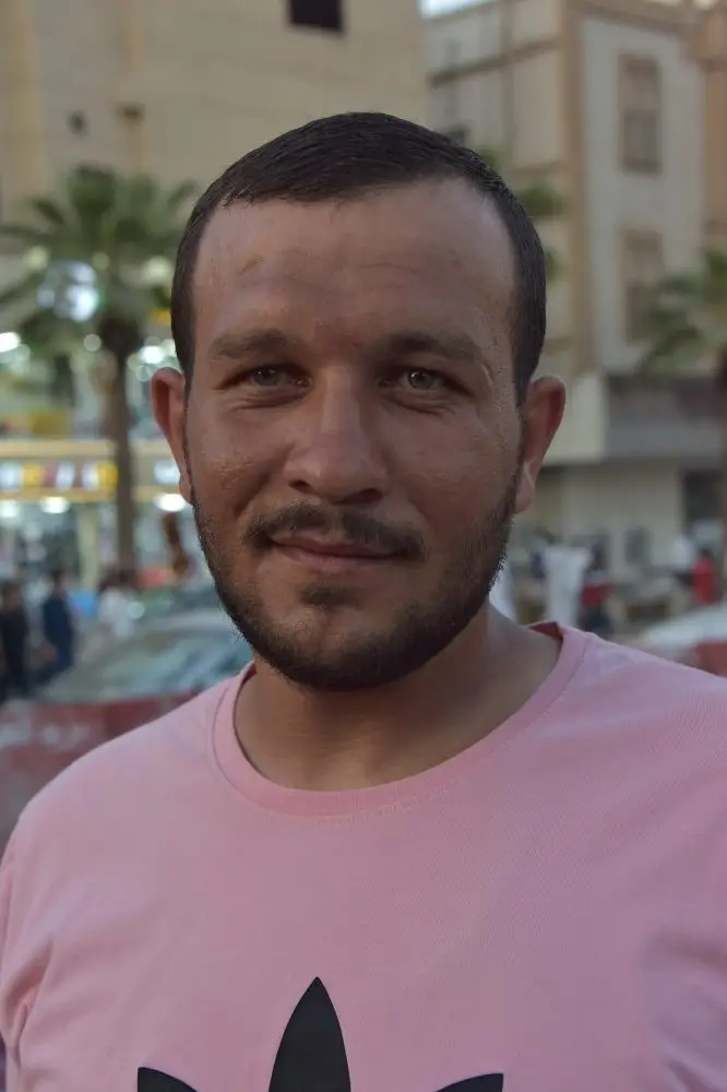 صور|-البسطات-المخالفة-تغلق-الأرصفة-وتعيق-حركة-المتسوقين-في-”سيكو-الدمام“