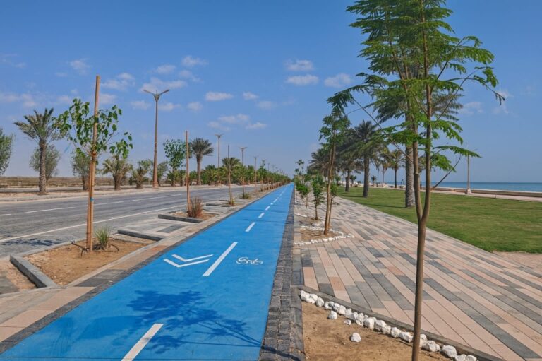 متنفس-جديد-للسكان.-مسارات-آمنة-ومساحات-خضراء-في-رأس-تنورة