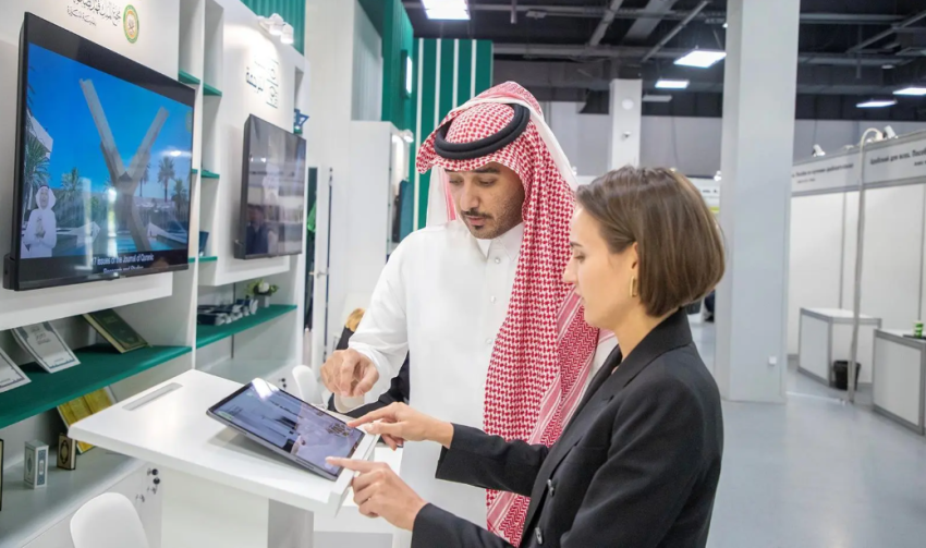 الشؤون-الإسلامية-تستعرض-تطبيقاتها-الرقمية-في-معرض-موسكو-الدولي-للكتاب-2025