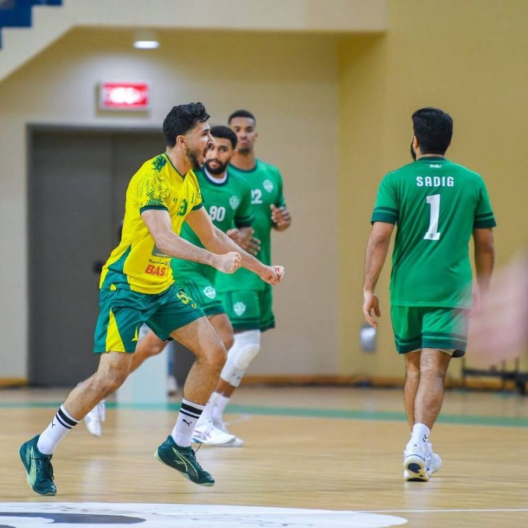 الخليج-يتفوق-على-الأهلي-ويحسم-كلاسيكو-الجولة-الثالثة-في-الدوري-الممتاز-لليد